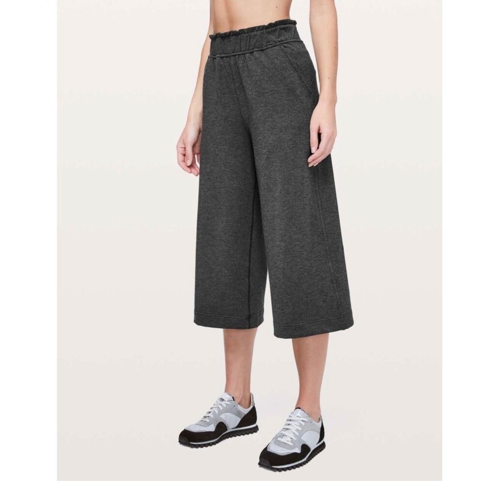 Lululemon Wide Leg Crop Pants Heathered Charcoal Gray Paperbag Waist Size 4
